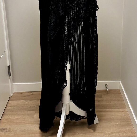 Guess| woman's | Hi-Lo skirt. - Picture 2 of 5